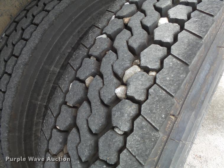 image for item K7615 1992 Ford FT900 lugger truck