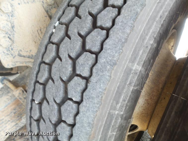 image for item K7615 1992 Ford FT900 lugger truck