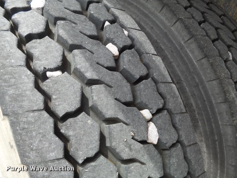 image for item K7615 1992 Ford FT900 lugger truck