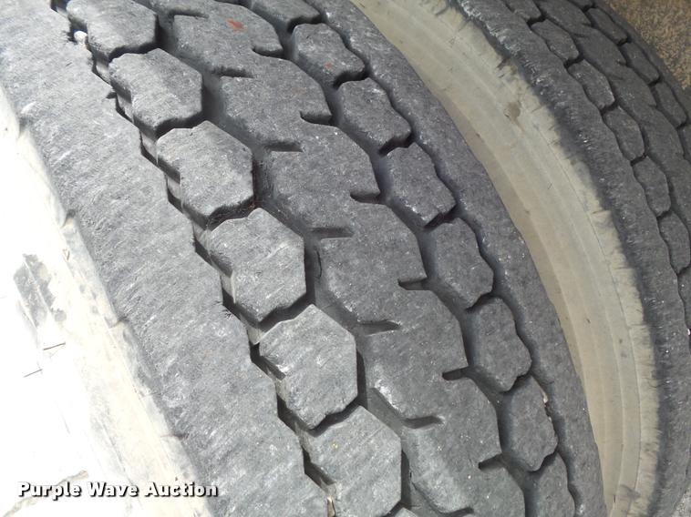 image for item K7615 1992 Ford FT900 lugger truck