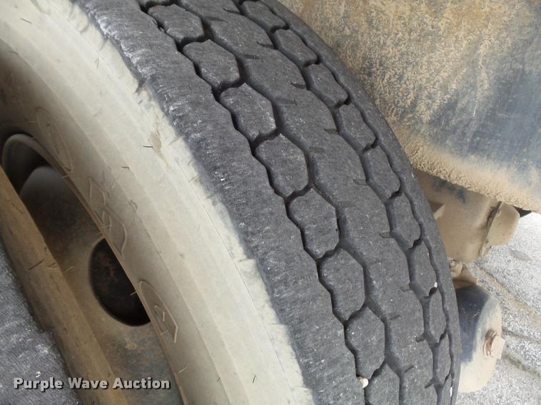 image for item K7615 1992 Ford FT900 lugger truck