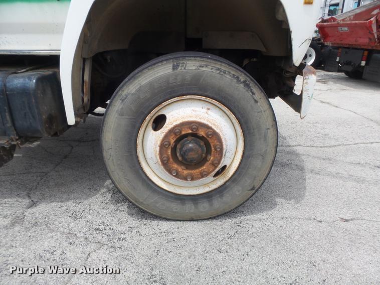 image for item K7615 1992 Ford FT900 lugger truck