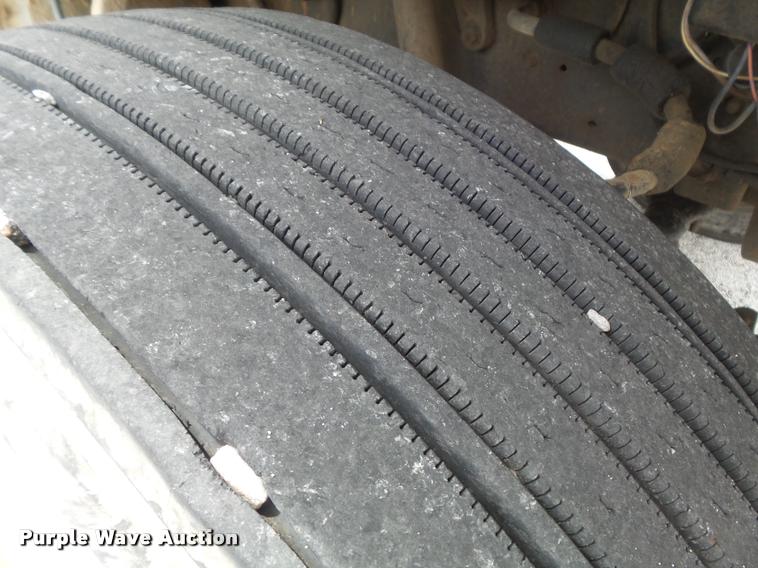 image for item K7615 1992 Ford FT900 lugger truck