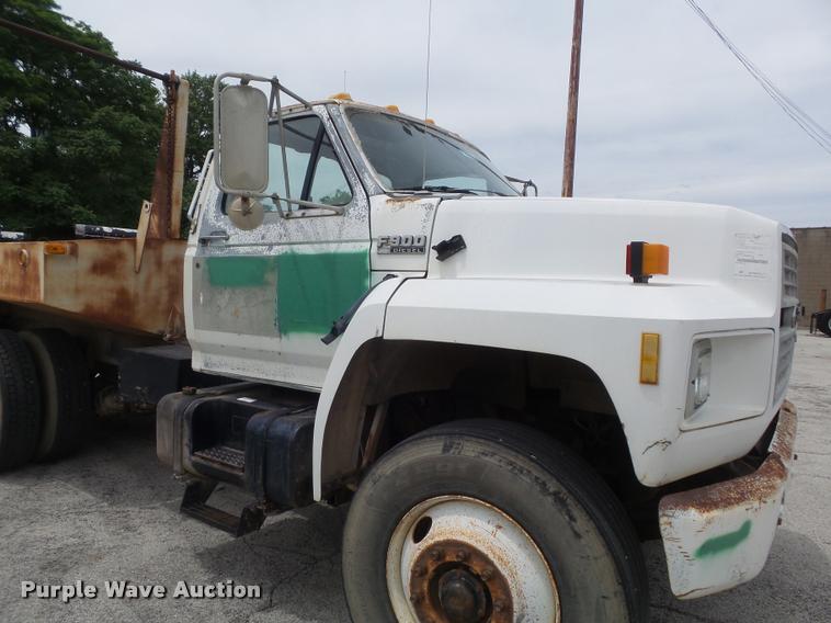 image for item K7615 1992 Ford FT900 lugger truck