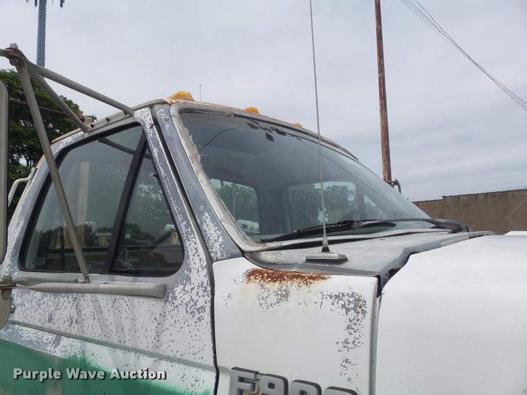 image for item K7615 1992 Ford FT900 lugger truck