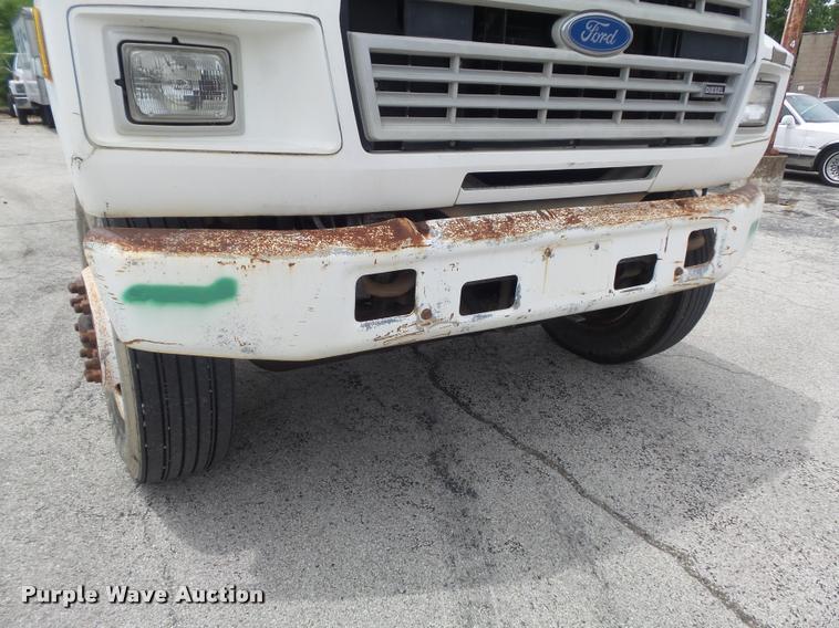image for item K7615 1992 Ford FT900 lugger truck