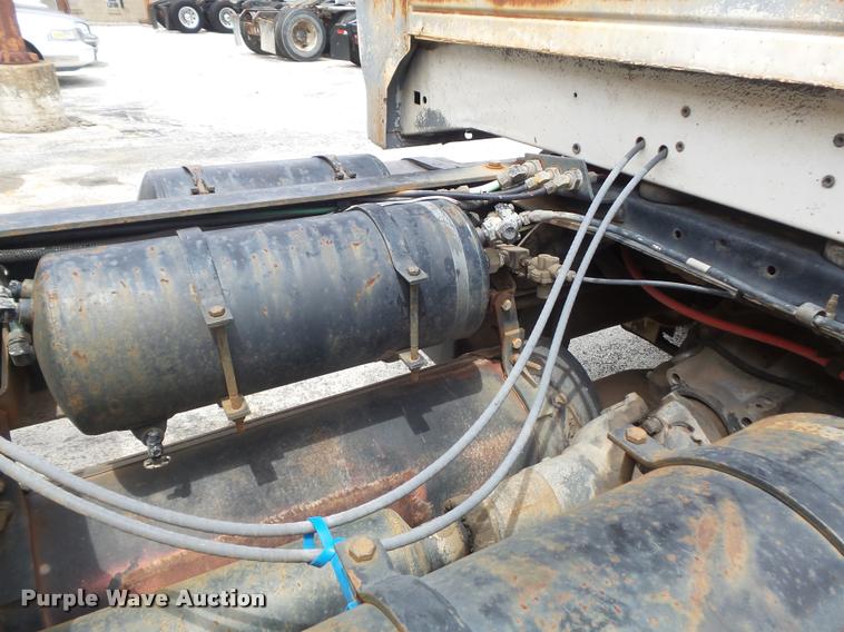 image for item K7615 1992 Ford FT900 lugger truck