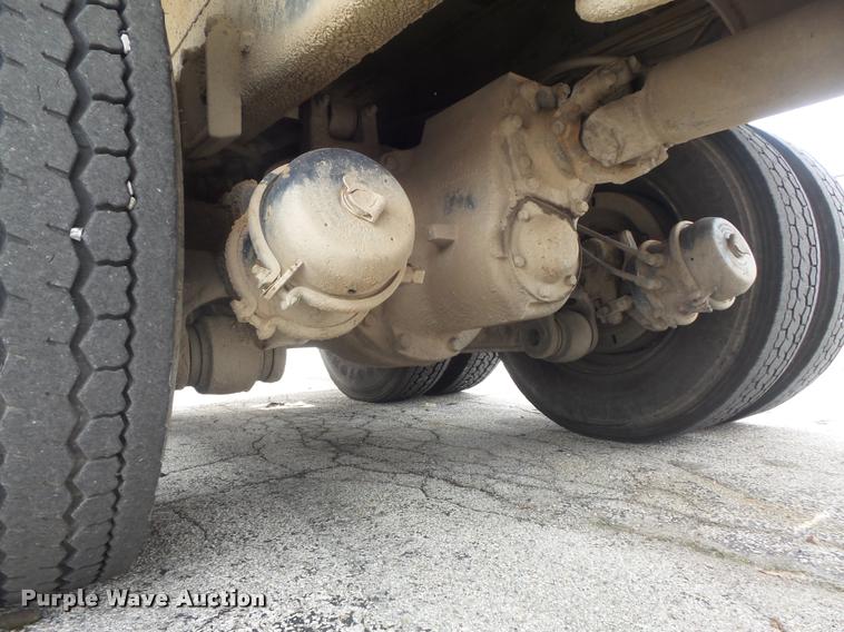 image for item K7615 1992 Ford FT900 lugger truck