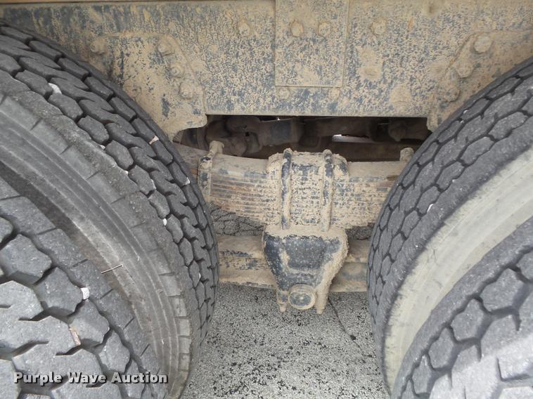 image for item K7615 1992 Ford FT900 lugger truck