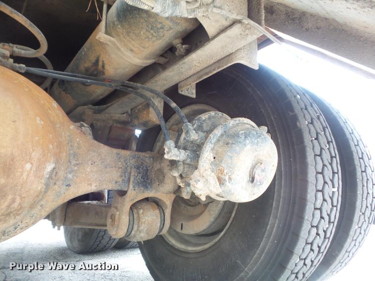 image for item K7615 1992 Ford FT900 lugger truck