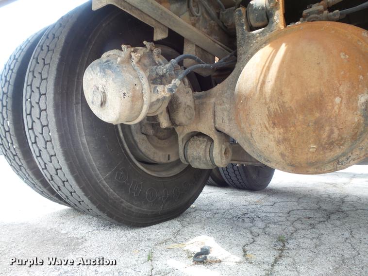 image for item K7615 1992 Ford FT900 lugger truck