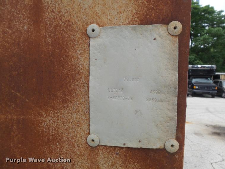 image for item K7615 1992 Ford FT900 lugger truck