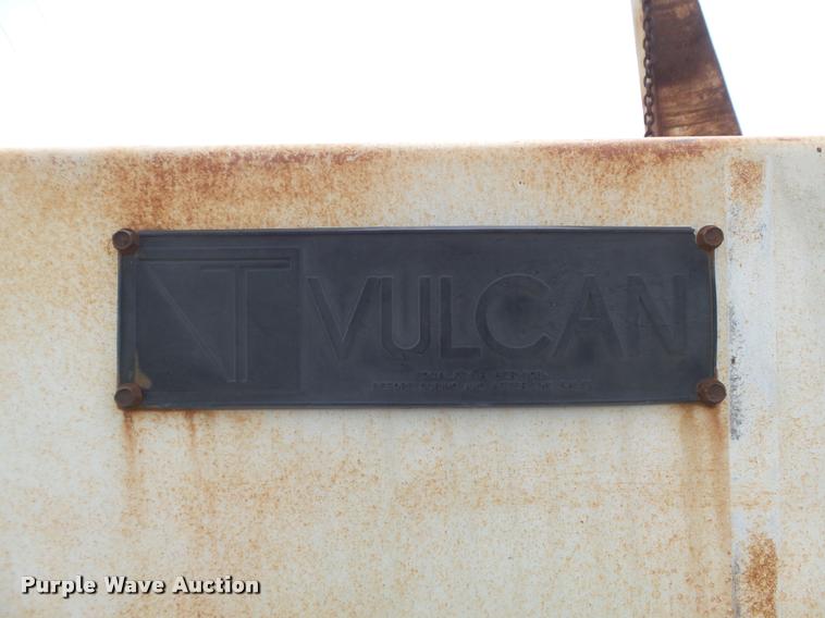 image for item K7615 1992 Ford FT900 lugger truck