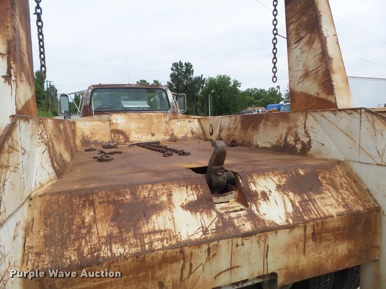 image for item K7615 1992 Ford FT900 lugger truck