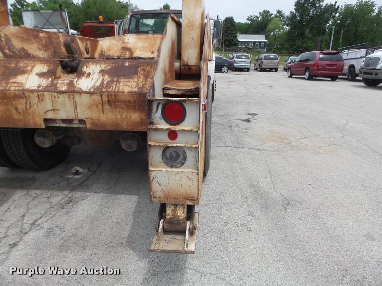 image for item K7615 1992 Ford FT900 lugger truck