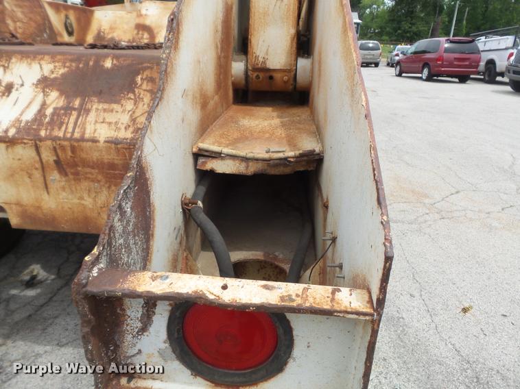 image for item K7615 1992 Ford FT900 lugger truck