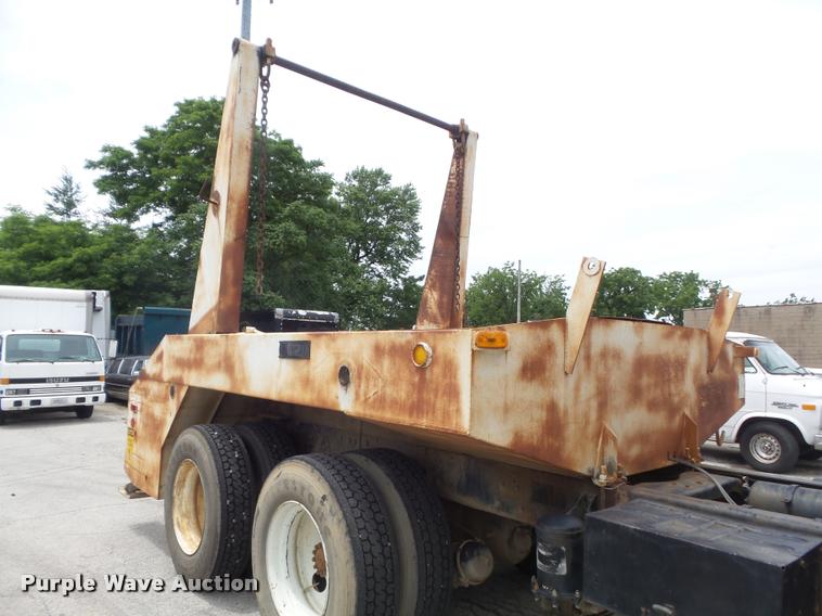 image for item K7615 1992 Ford FT900 lugger truck