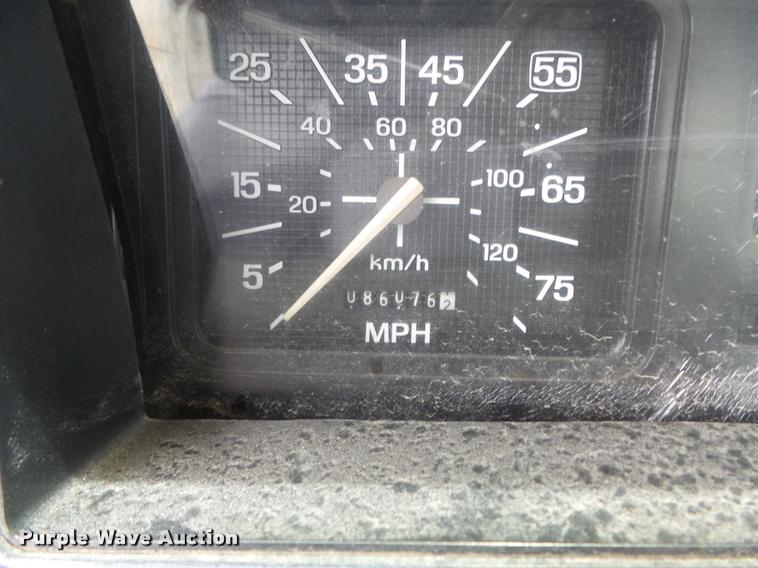 image for item K7615 1992 Ford FT900 lugger truck