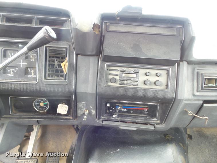 image for item K7615 1992 Ford FT900 lugger truck