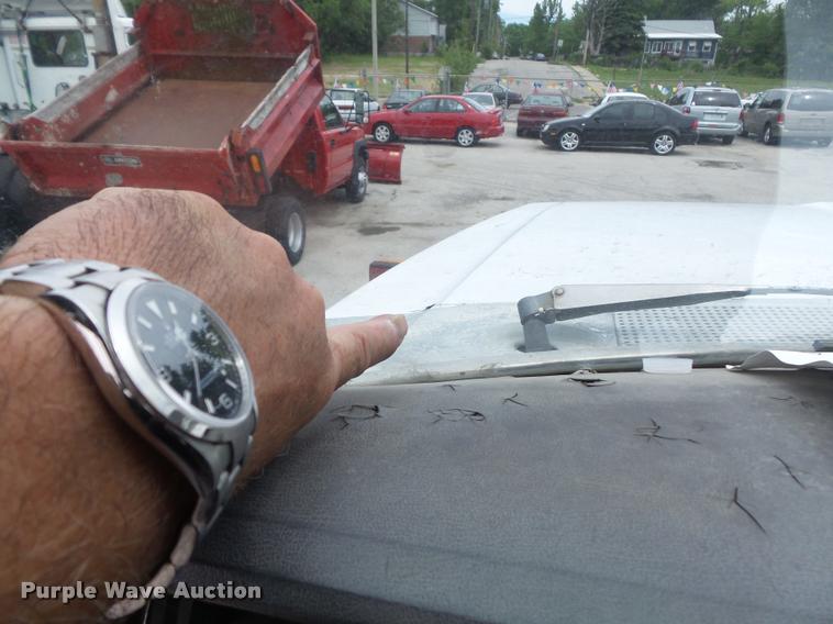 image for item K7615 1992 Ford FT900 lugger truck