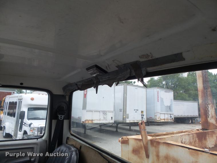 image for item K7615 1992 Ford FT900 lugger truck