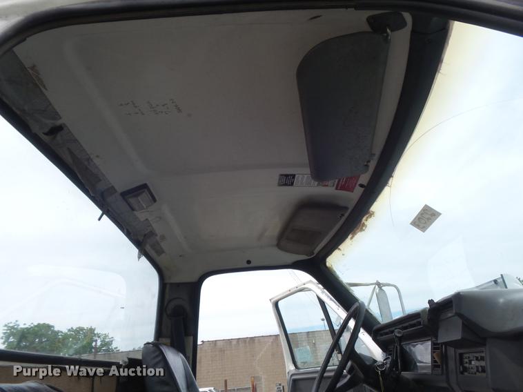 image for item K7615 1992 Ford FT900 lugger truck