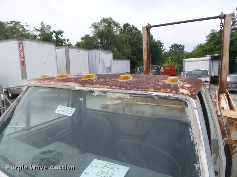 image for item K7615 1992 Ford FT900 lugger truck