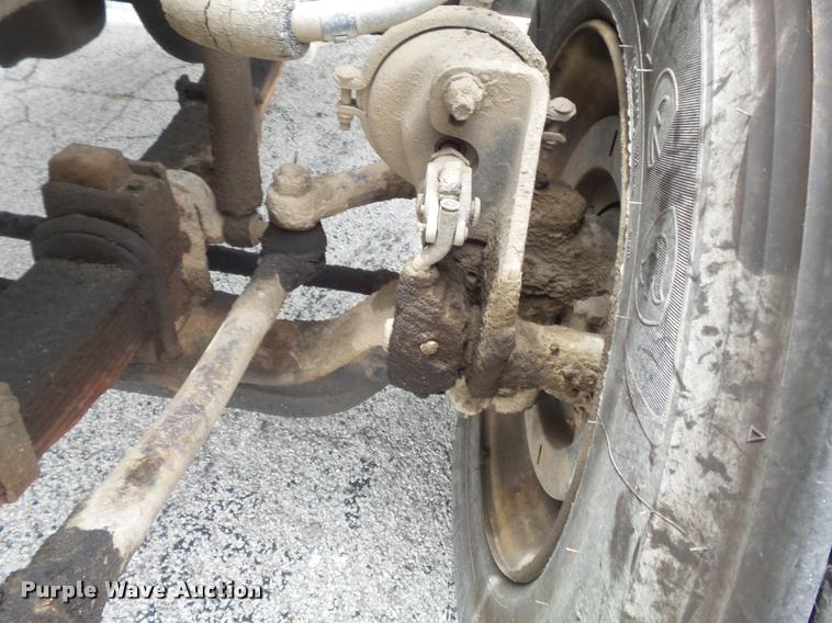 image for item K7615 1992 Ford FT900 lugger truck