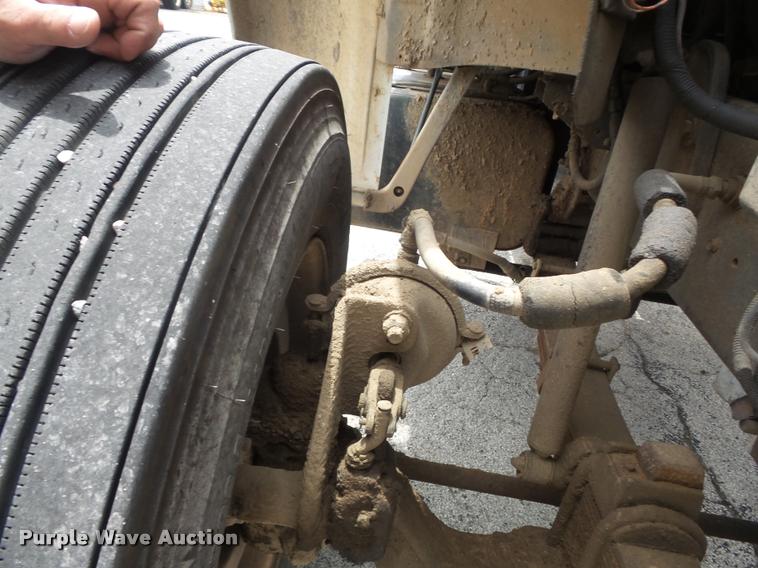 image for item K7615 1992 Ford FT900 lugger truck