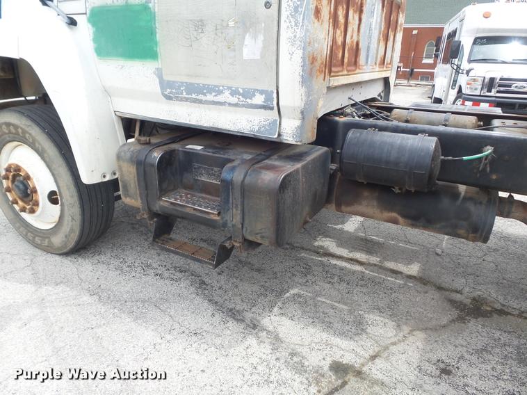 image for item K7615 1992 Ford FT900 lugger truck