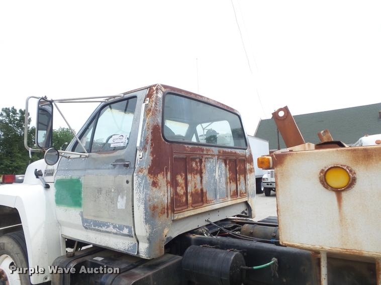 image for item K7615 1992 Ford FT900 lugger truck
