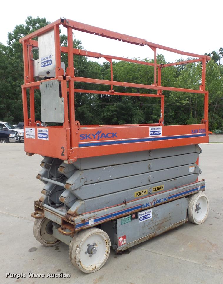 image for item K7625 2005 Skyjack SJ3226 scissor lift