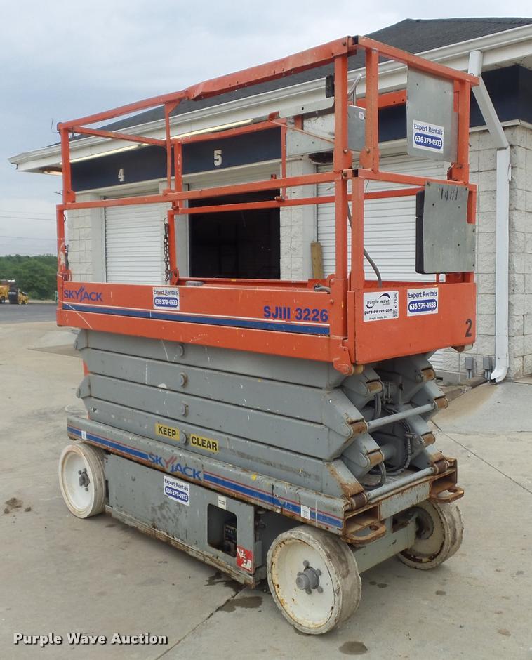 image for item K7625 2005 Skyjack SJ3226 scissor lift