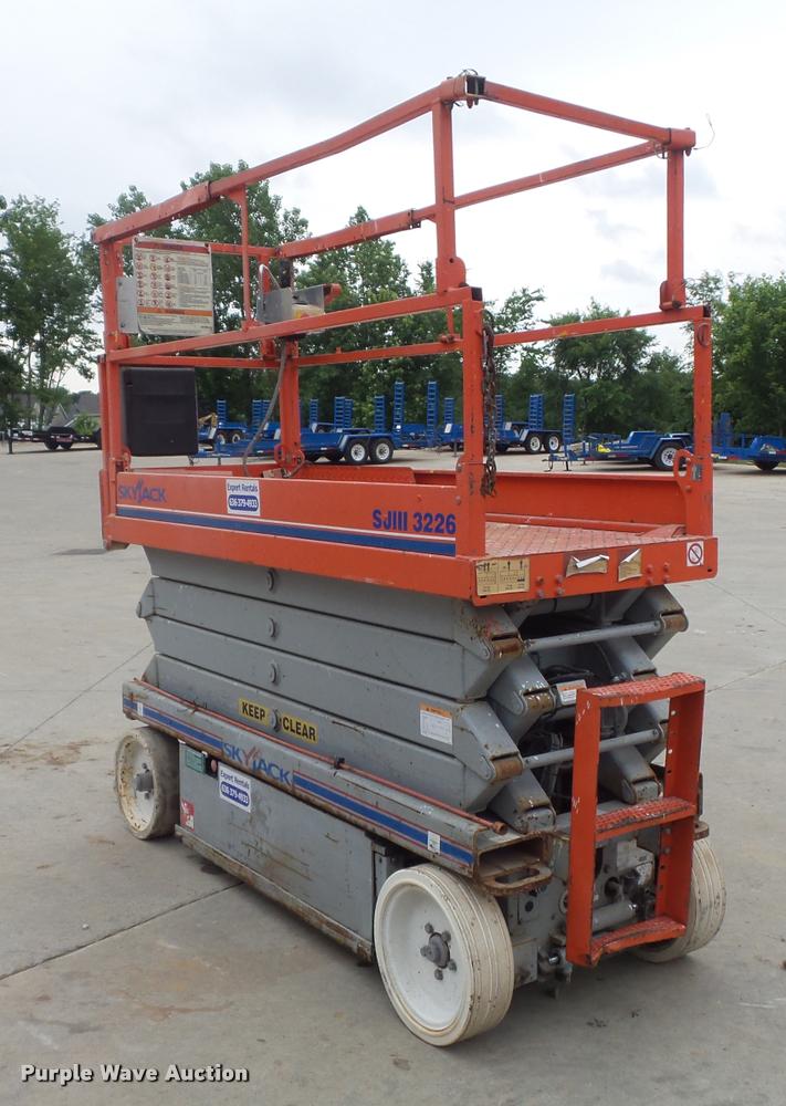 image for item K7625 2005 Skyjack SJ3226 scissor lift