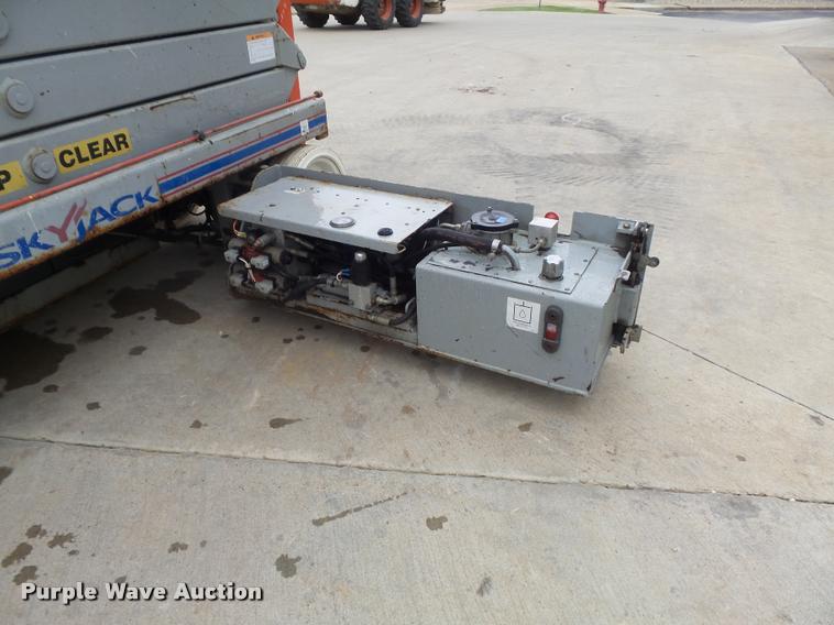 image for item K7625 2005 Skyjack SJ3226 scissor lift