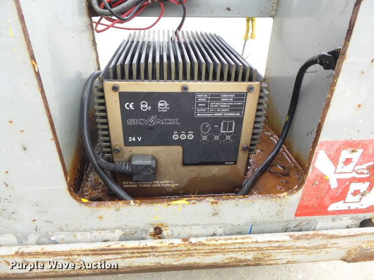 image for item K7625 2005 Skyjack SJ3226 scissor lift