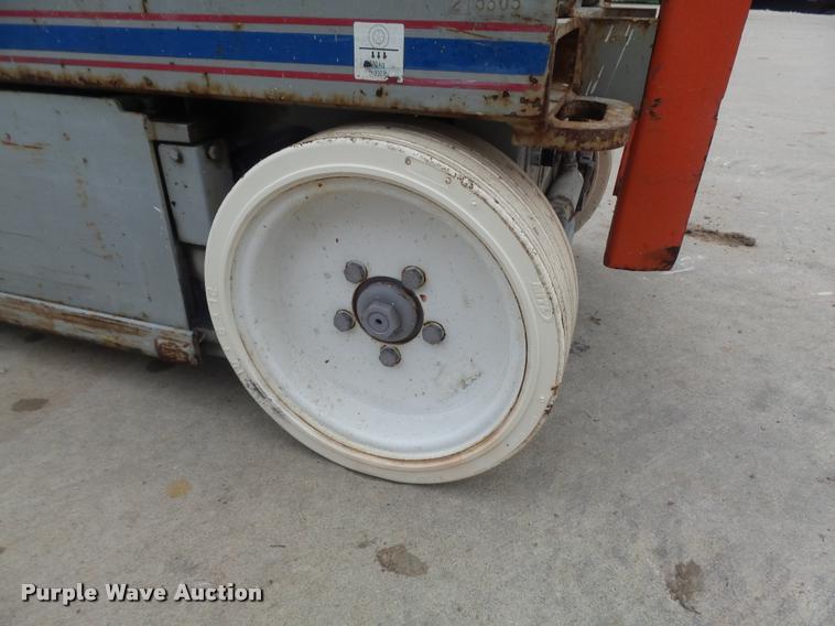 image for item K7625 2005 Skyjack SJ3226 scissor lift