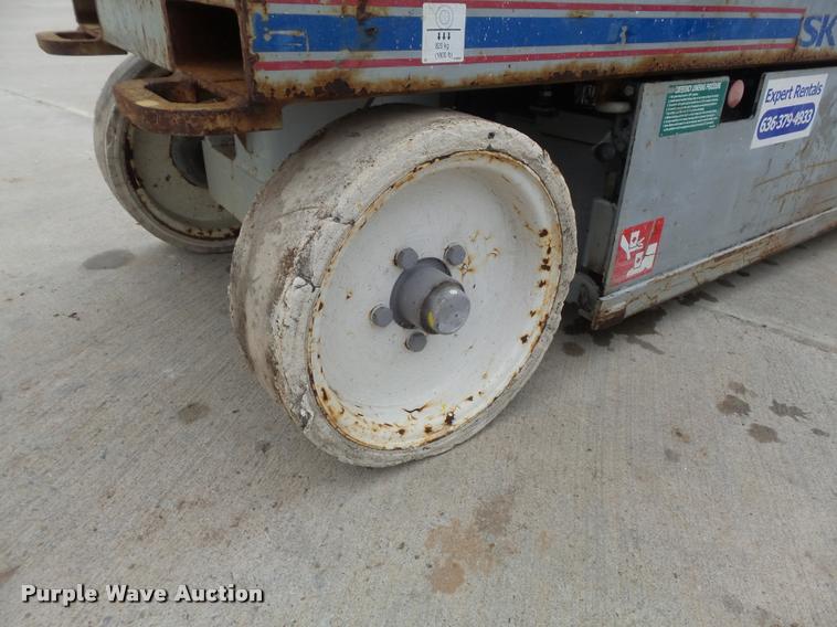 image for item K7625 2005 Skyjack SJ3226 scissor lift