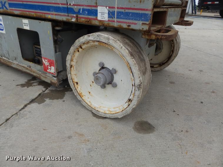 image for item K7625 2005 Skyjack SJ3226 scissor lift