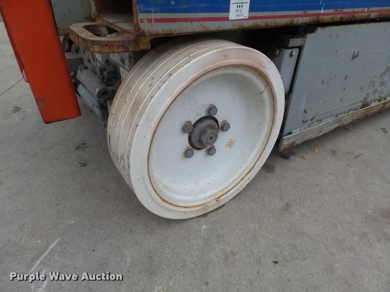 image for item K7625 2005 Skyjack SJ3226 scissor lift