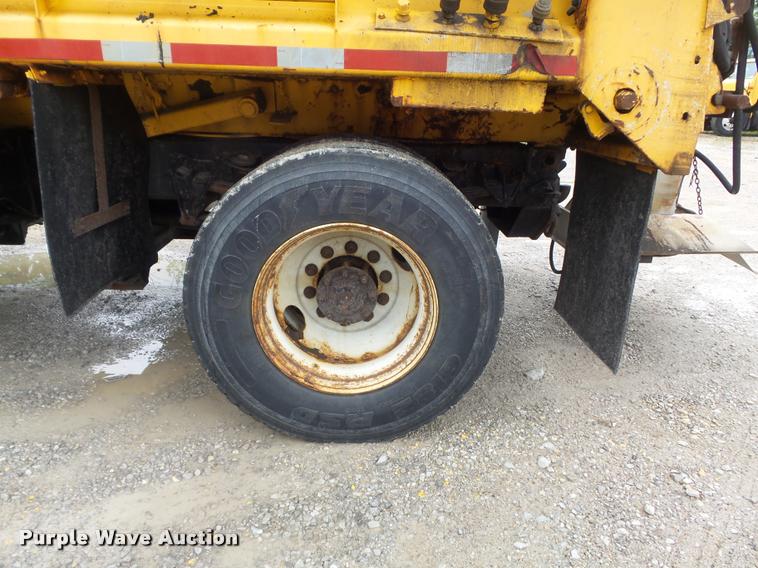 image for item K7628 2002 International 4900 Crew Cab dump truck