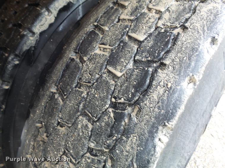 image for item K7628 2002 International 4900 Crew Cab dump truck