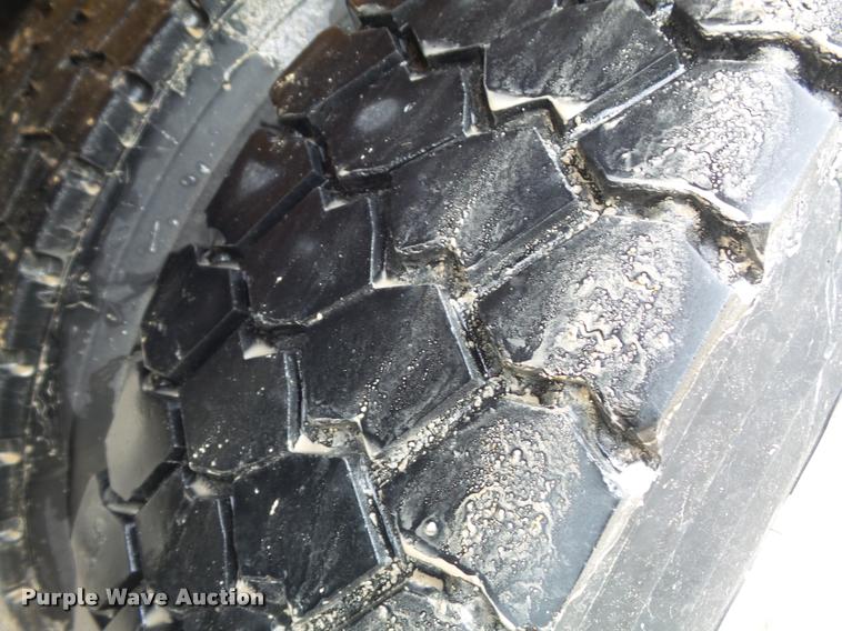 image for item K7628 2002 International 4900 Crew Cab dump truck