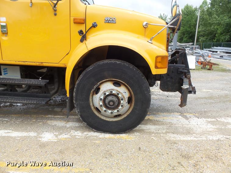 image for item K7628 2002 International 4900 Crew Cab dump truck