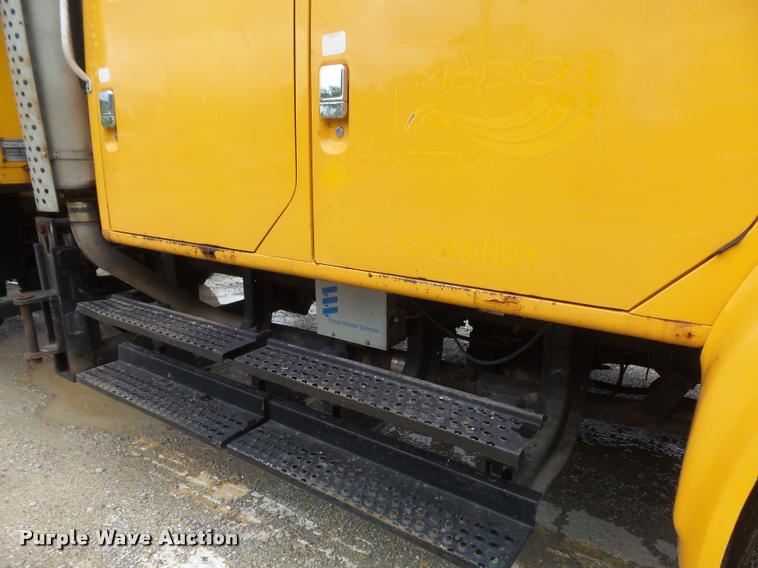 image for item K7628 2002 International 4900 Crew Cab dump truck