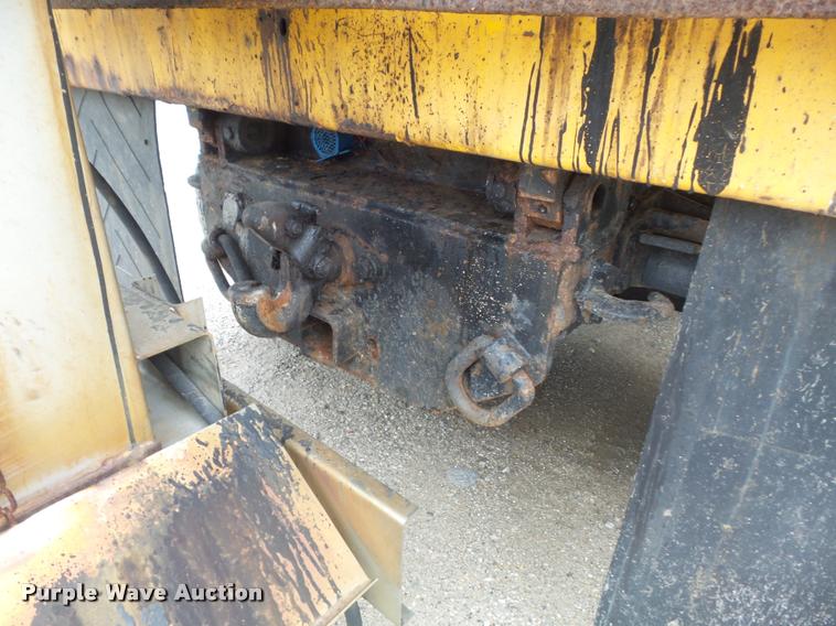 image for item K7628 2002 International 4900 Crew Cab dump truck