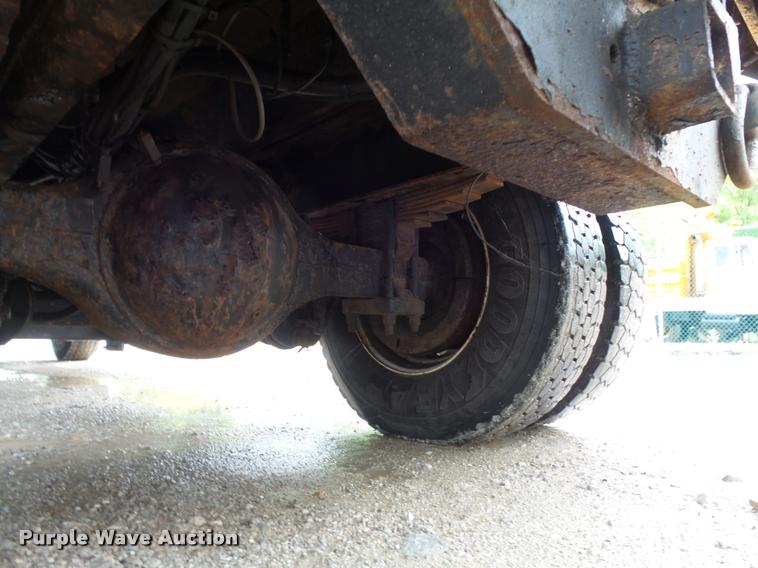 image for item K7628 2002 International 4900 Crew Cab dump truck