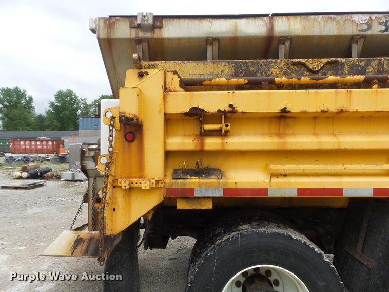 image for item K7628 2002 International 4900 Crew Cab dump truck