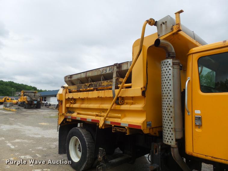 image for item K7628 2002 International 4900 Crew Cab dump truck