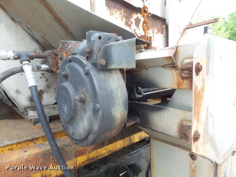 image for item K7628 2002 International 4900 Crew Cab dump truck